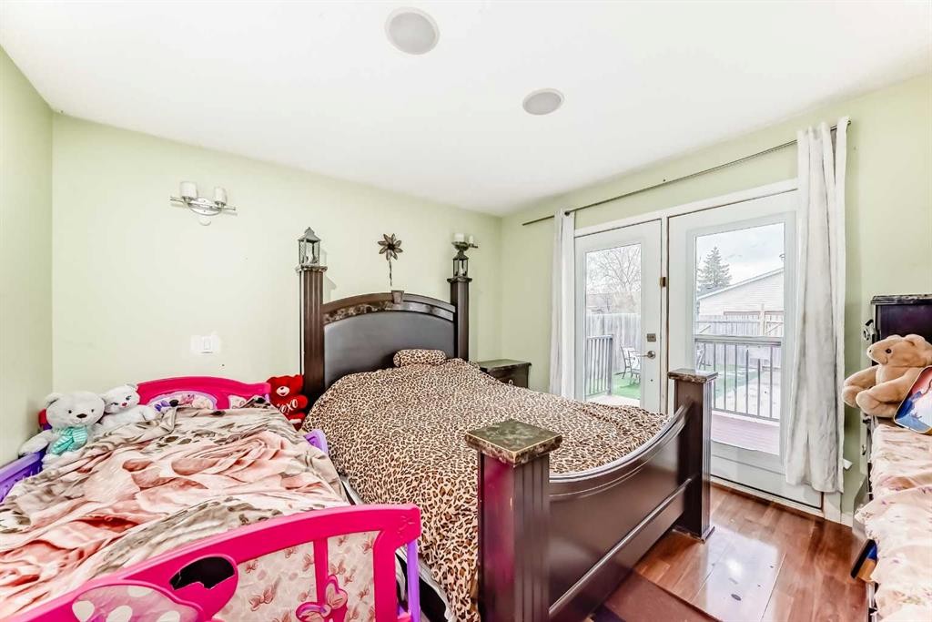 707 Malvern Drive Ne, Calgary, AB - Indoor Photo Showing Bedroom