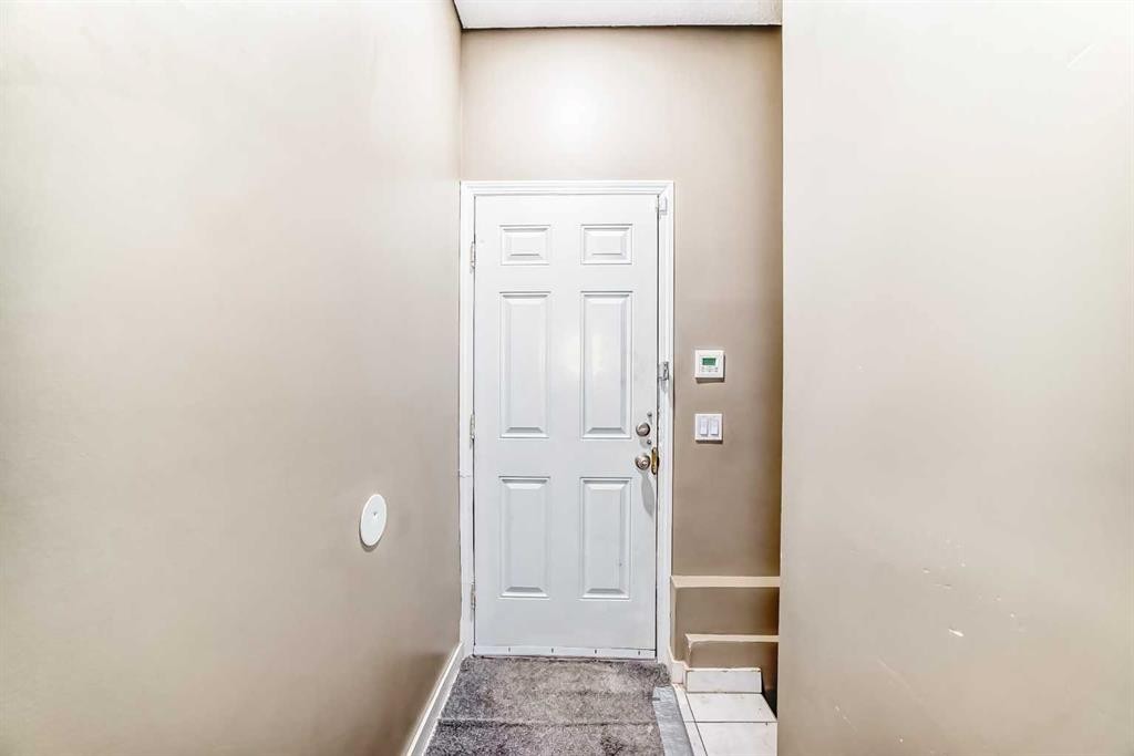 707 Malvern Drive Ne, Calgary, AB - Indoor Photo Showing Other Room