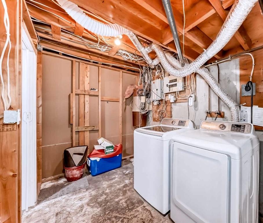 707 Malvern Drive Ne, Calgary, AB - Indoor Photo Showing Laundry Room