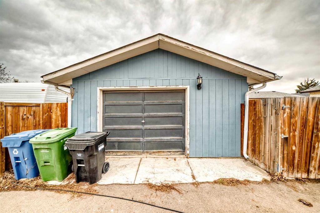 707 Malvern Drive Ne, Calgary, AB - Outdoor With Exterior