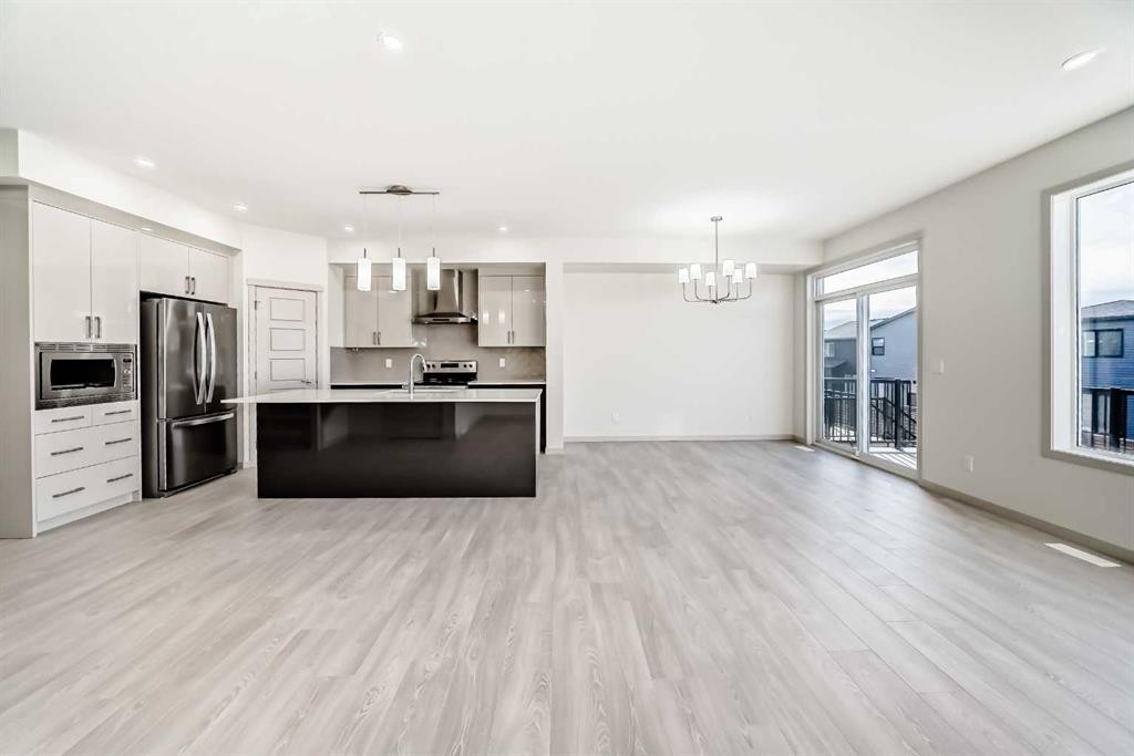 31 Lucas Passage Nw, Calgary, AB - Indoor Photo Showing Kitchen With Upgraded Kitchen