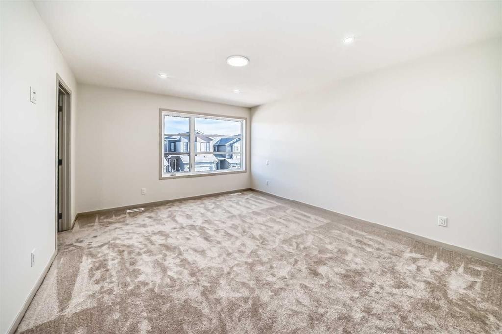 31 Lucas Passage Nw, Calgary, AB - Indoor Photo Showing Other Room