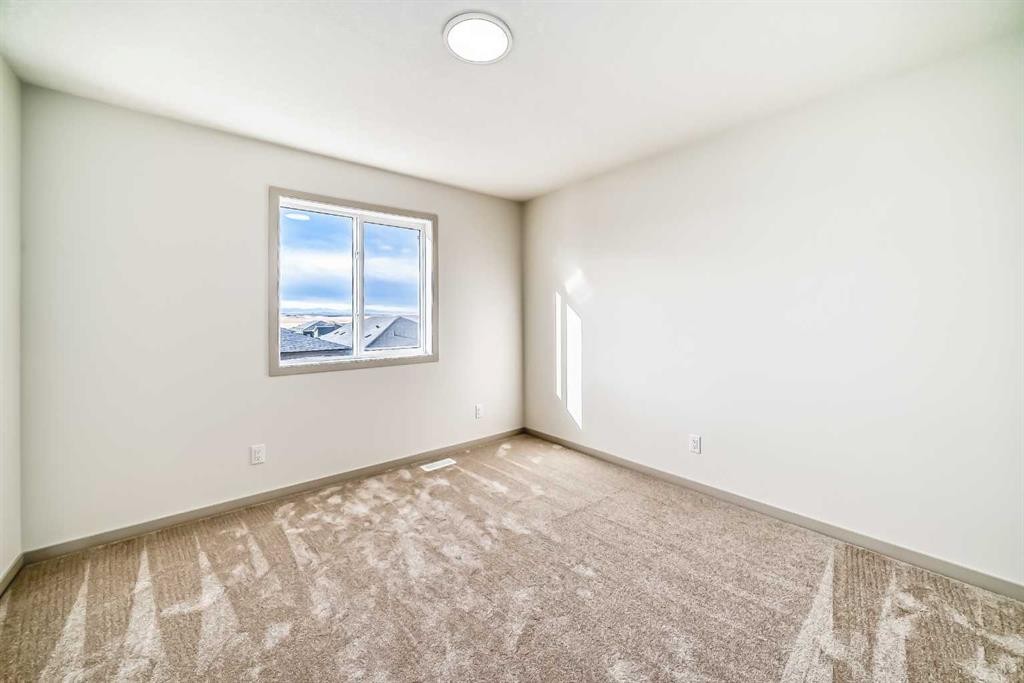 31 Lucas Passage Nw, Calgary, AB - Indoor Photo Showing Other Room