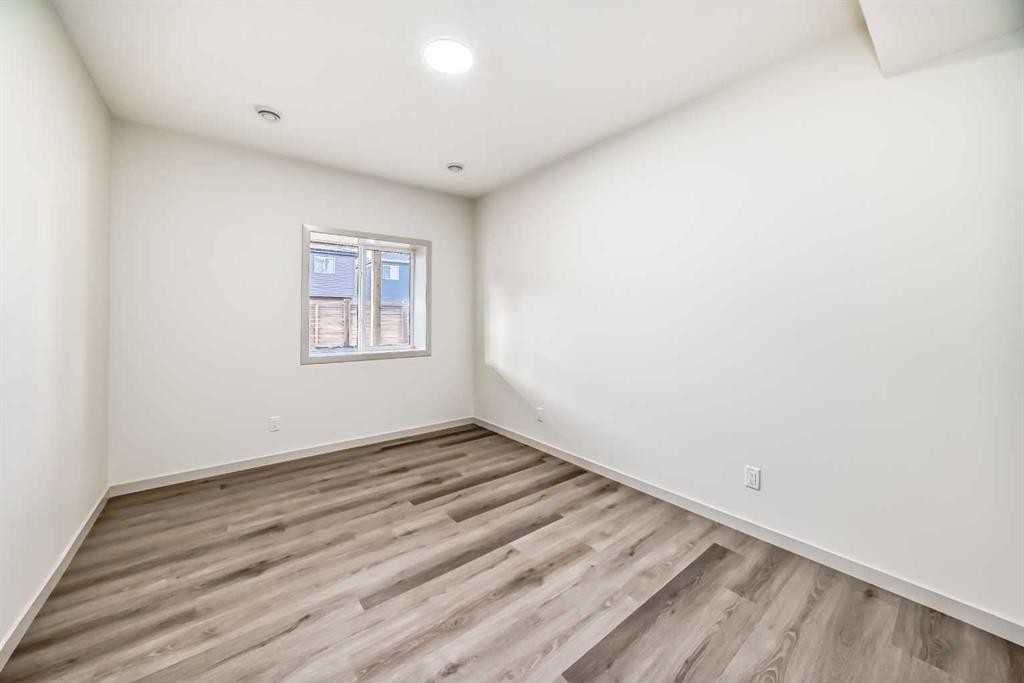 31 Lucas Passage Nw, Calgary, AB - Indoor Photo Showing Other Room
