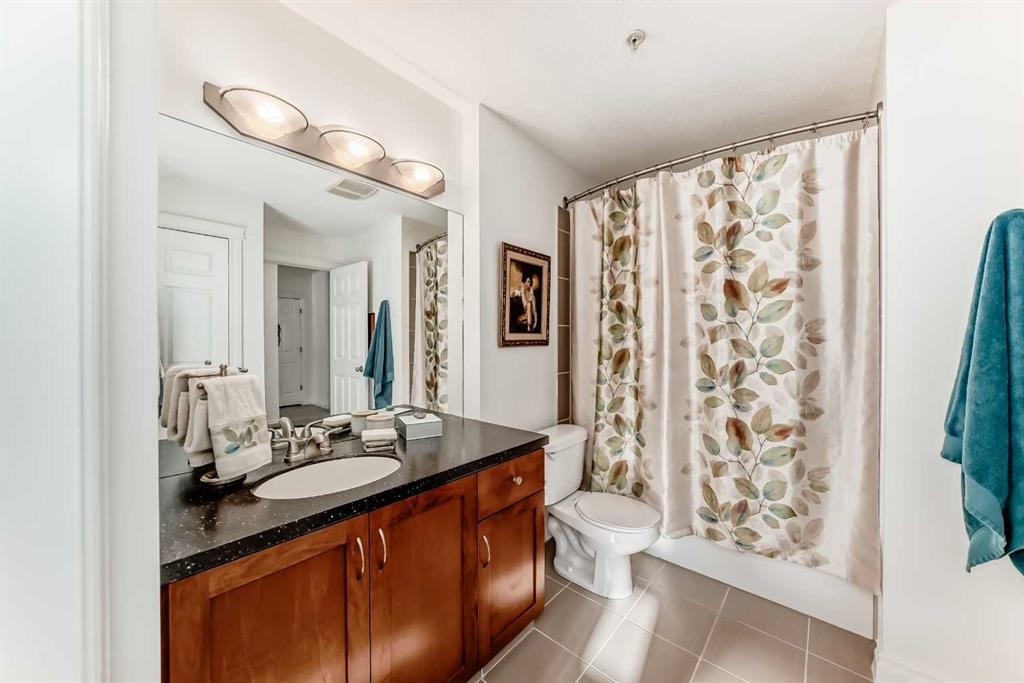 3217-24 Hemlock Crescent Sw, Calgary, AB - Indoor Photo Showing Bathroom