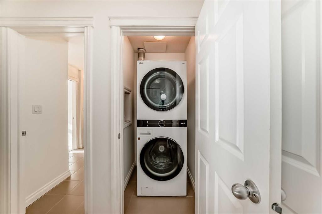 3217-24 Hemlock Crescent Sw, Calgary, AB - Indoor Photo Showing Laundry Room