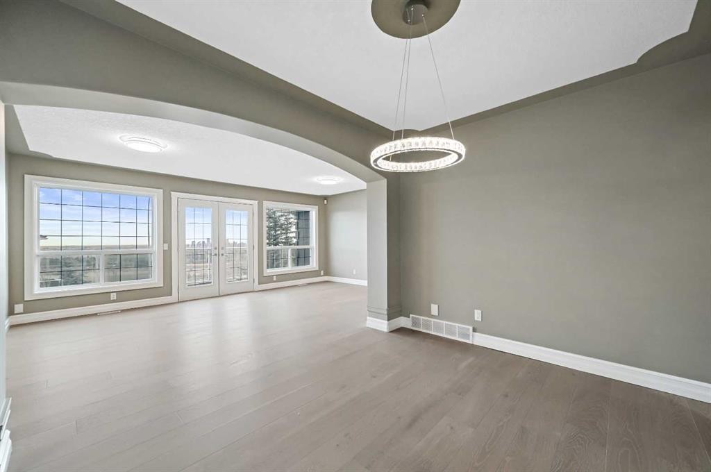 5619 Coach Hill Road Sw, Calgary, AB - Indoor Photo Showing Other Room