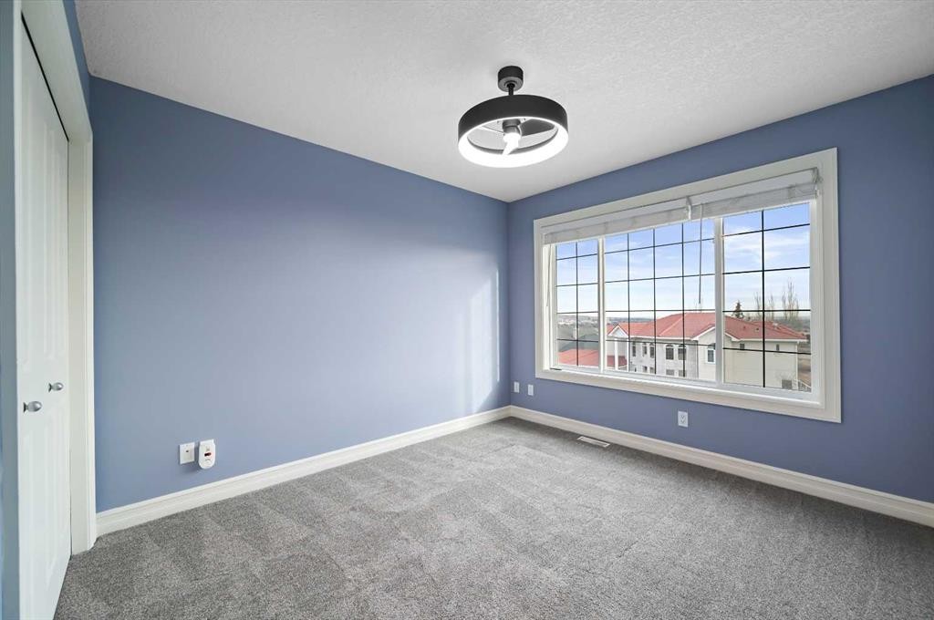 5619 Coach Hill Road Sw, Calgary, AB - Indoor Photo Showing Other Room