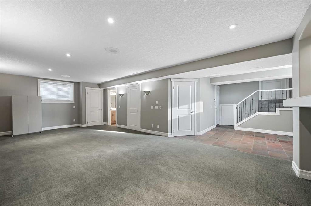 5619 Coach Hill Road Sw, Calgary, AB - Indoor Photo Showing Other Room