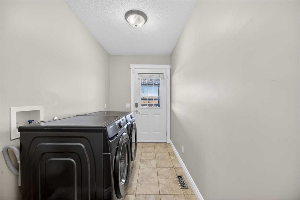 31 Valarosa Drive, Didsbury, AB - Indoor Photo Showing Laundry Room