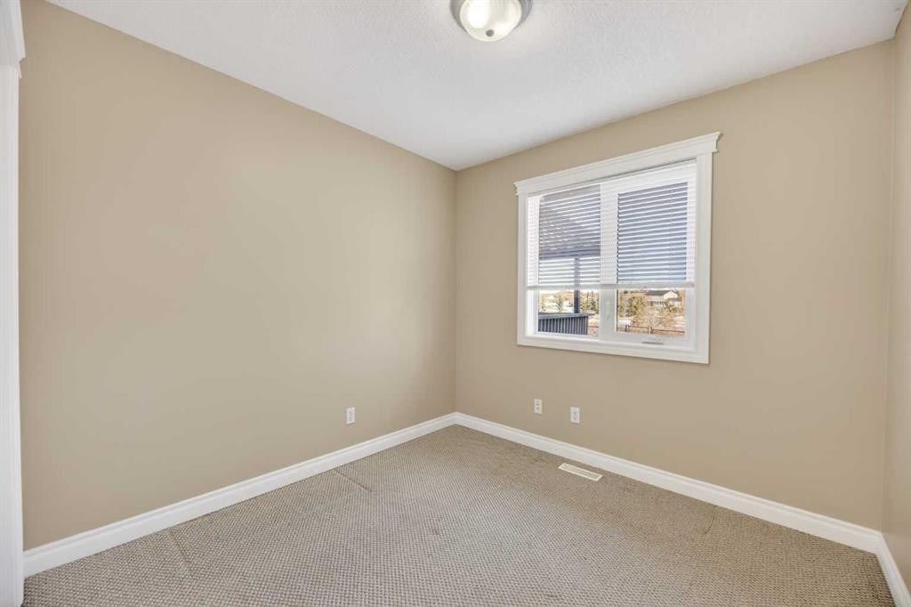 31 Valarosa Drive, Didsbury, AB - Indoor Photo Showing Other Room