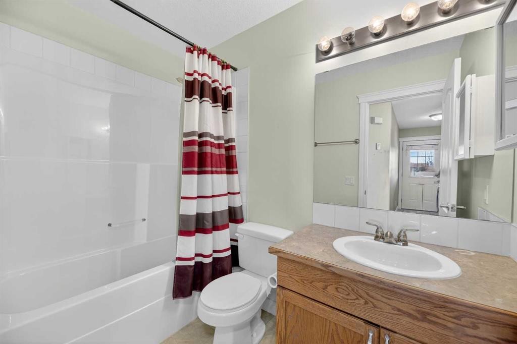 31 Valarosa Drive, Didsbury, AB - Indoor Photo Showing Bathroom