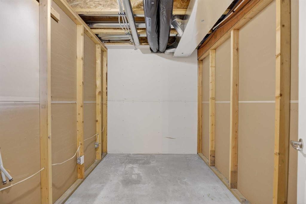 31 Valarosa Drive, Didsbury, AB - Indoor