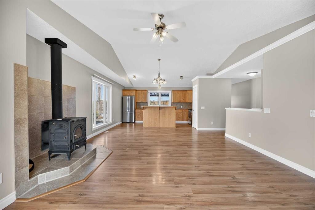 31 Valarosa Drive, Didsbury, AB - Indoor