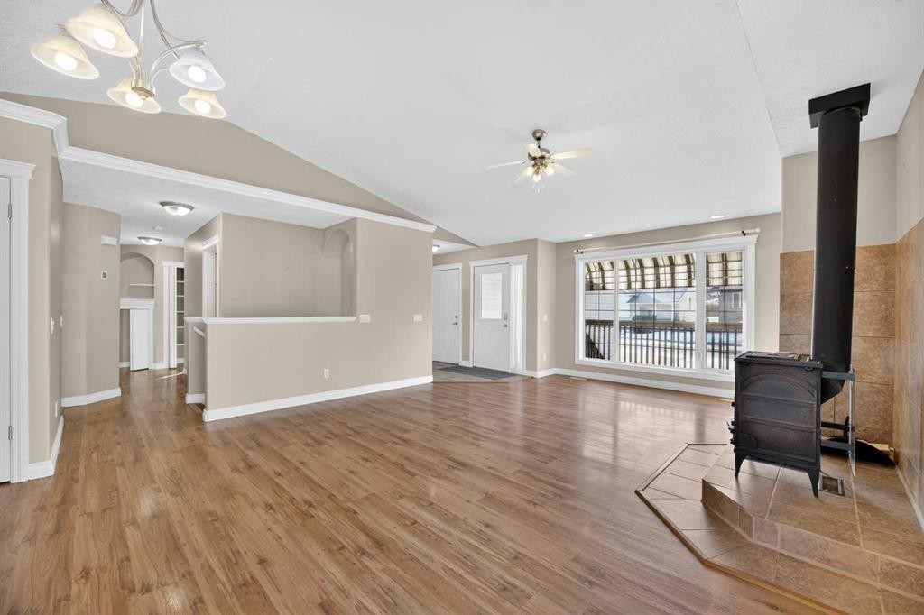 31 Valarosa Drive, Didsbury, AB - Indoor