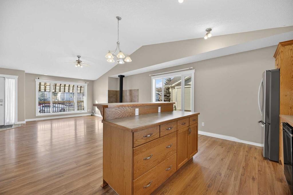 31 Valarosa Drive, Didsbury, AB - Indoor