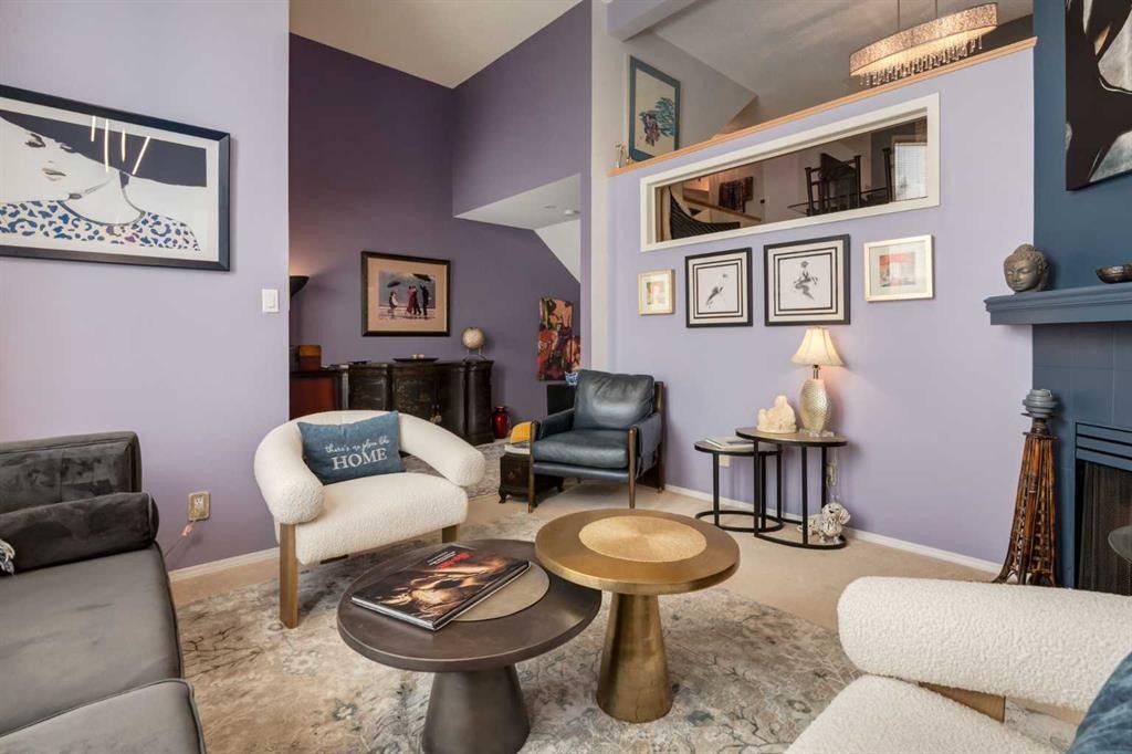 318 Hawkstone Manor Nw, Calgary, AB - Indoor Photo Showing Living Room