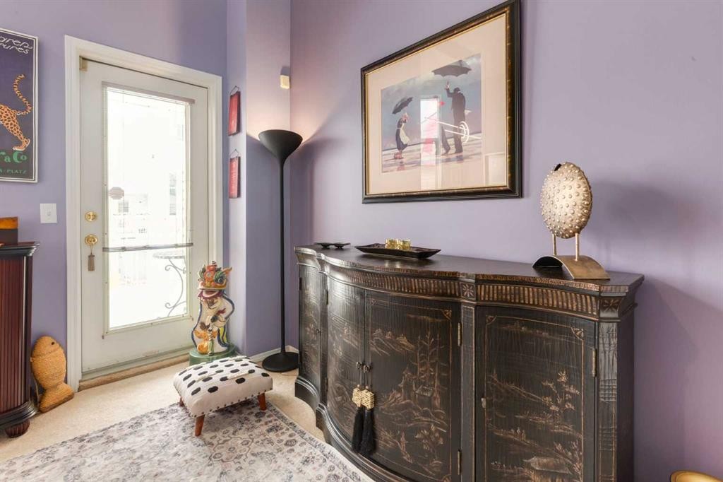 318 Hawkstone Manor Nw, Calgary, AB - Indoor Photo Showing Other Room