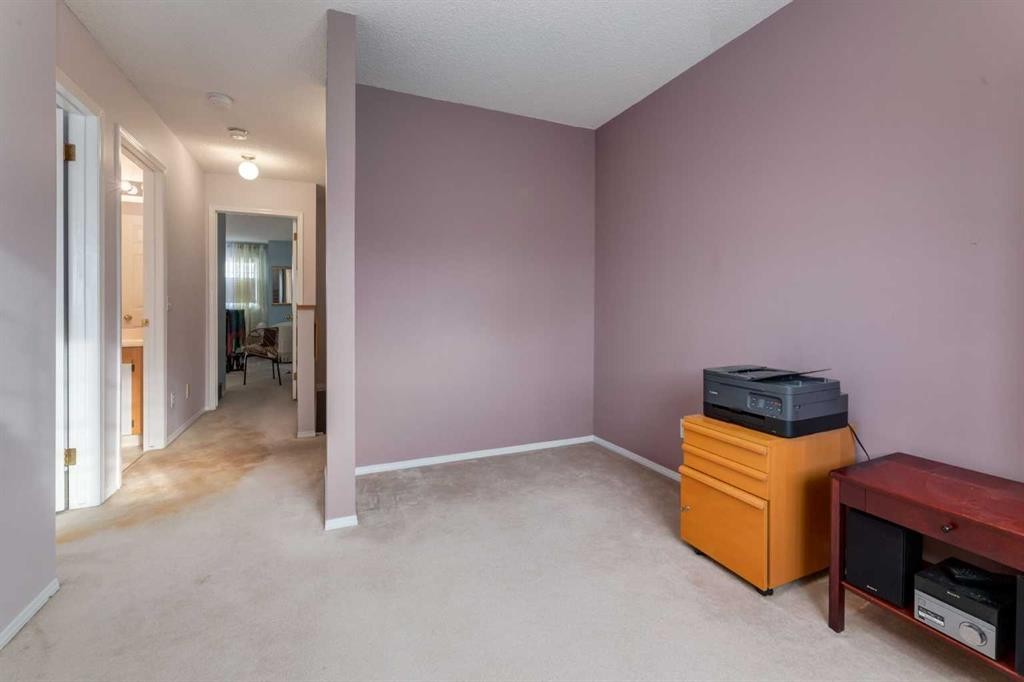 318 Hawkstone Manor Nw, Calgary, AB - Indoor Photo Showing Other Room