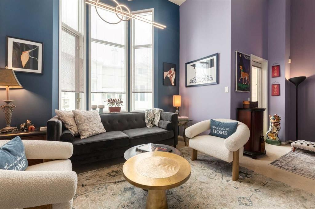 318 Hawkstone Manor Nw, Calgary, AB - Indoor Photo Showing Living Room