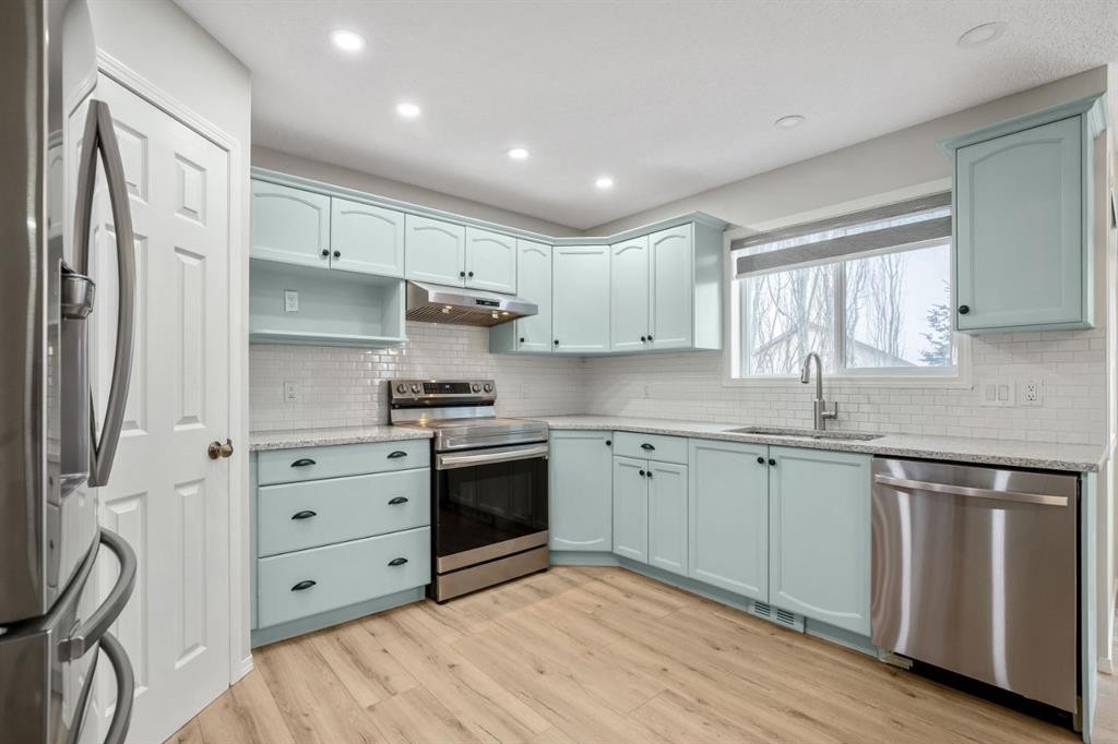 104 Cove Crescent, Chestermere, AB - Indoor Photo Showing Kitchen With Stainless Steel Kitchen With Upgraded Kitchen
