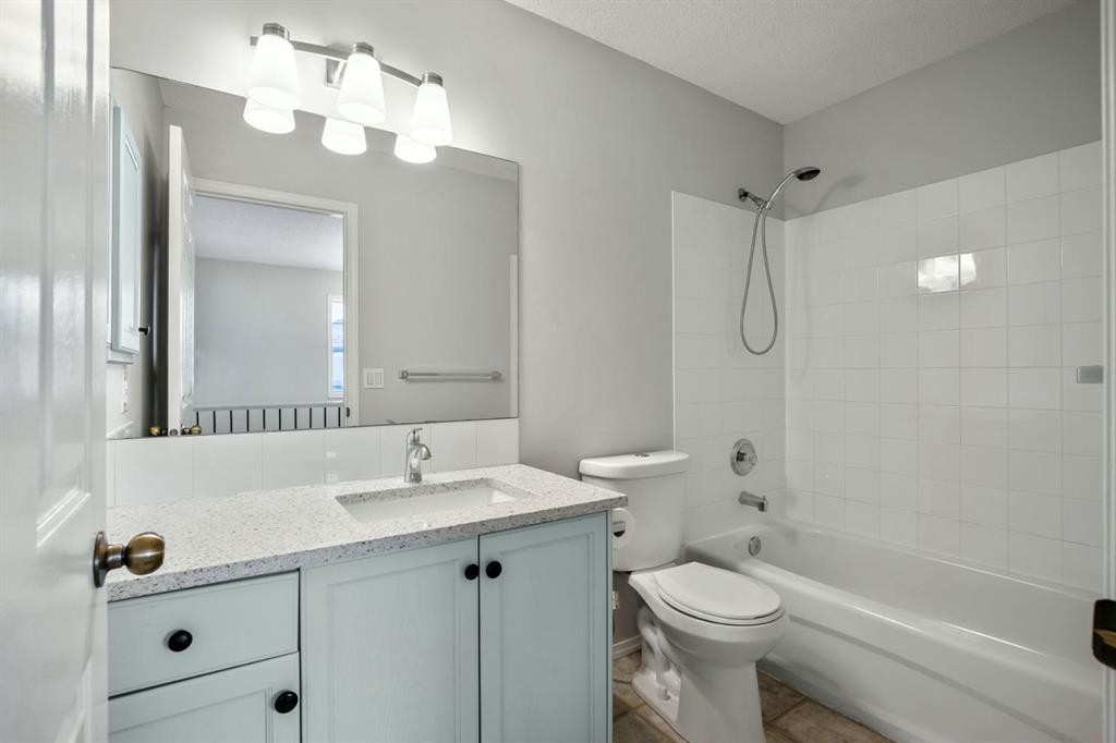 104 Cove Crescent, Chestermere, AB - Indoor Photo Showing Bathroom