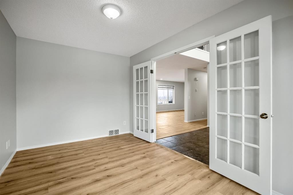 104 Cove Crescent, Chestermere, AB - Indoor Photo Showing Other Room