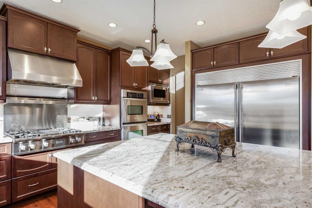 213 Silverado Ranch Manor Sw, Calgary, AB - Indoor Photo Showing Kitchen With Upgraded Kitchen