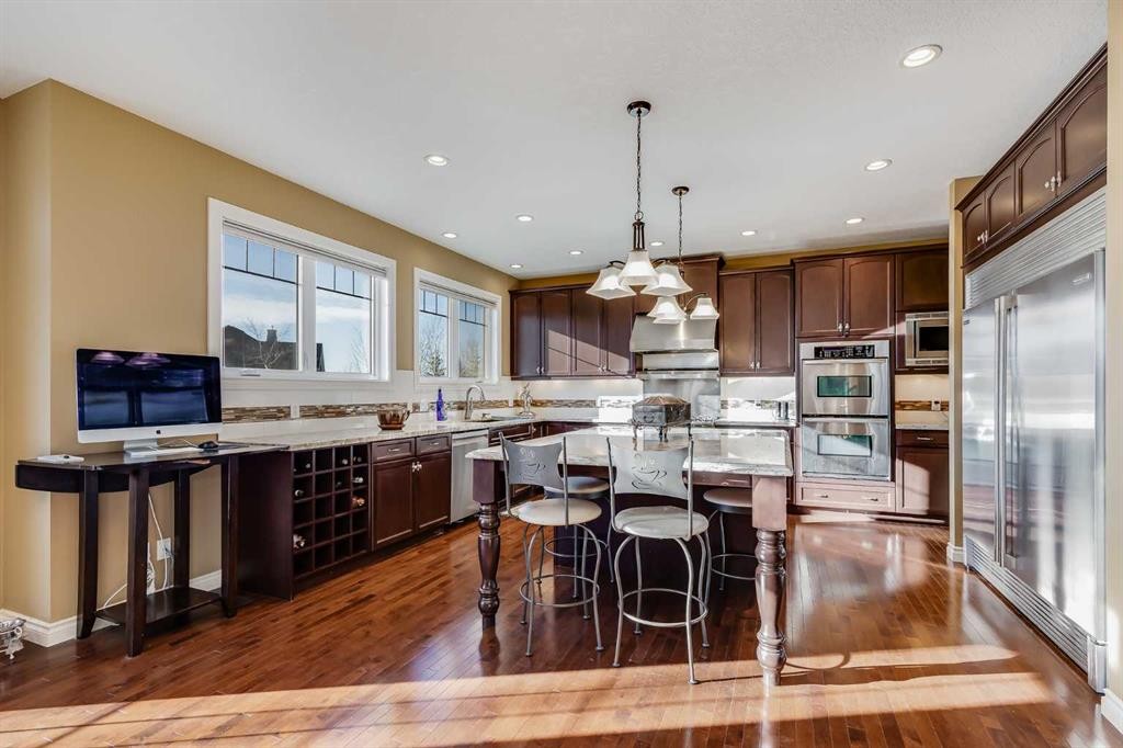213 Silverado Ranch Manor Sw, Calgary, AB - Indoor Photo Showing Kitchen With Upgraded Kitchen