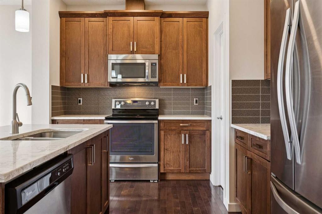 116 Walden Parade Se, Calgary, AB - Indoor Photo Showing Kitchen With Double Sink With Upgraded Kitchen
