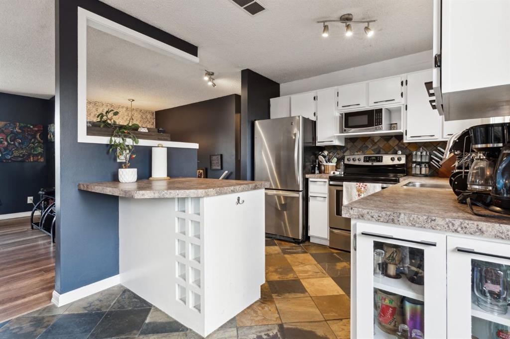 147 Falchurch Crescent Ne, Calgary, AB - Indoor Photo Showing Kitchen