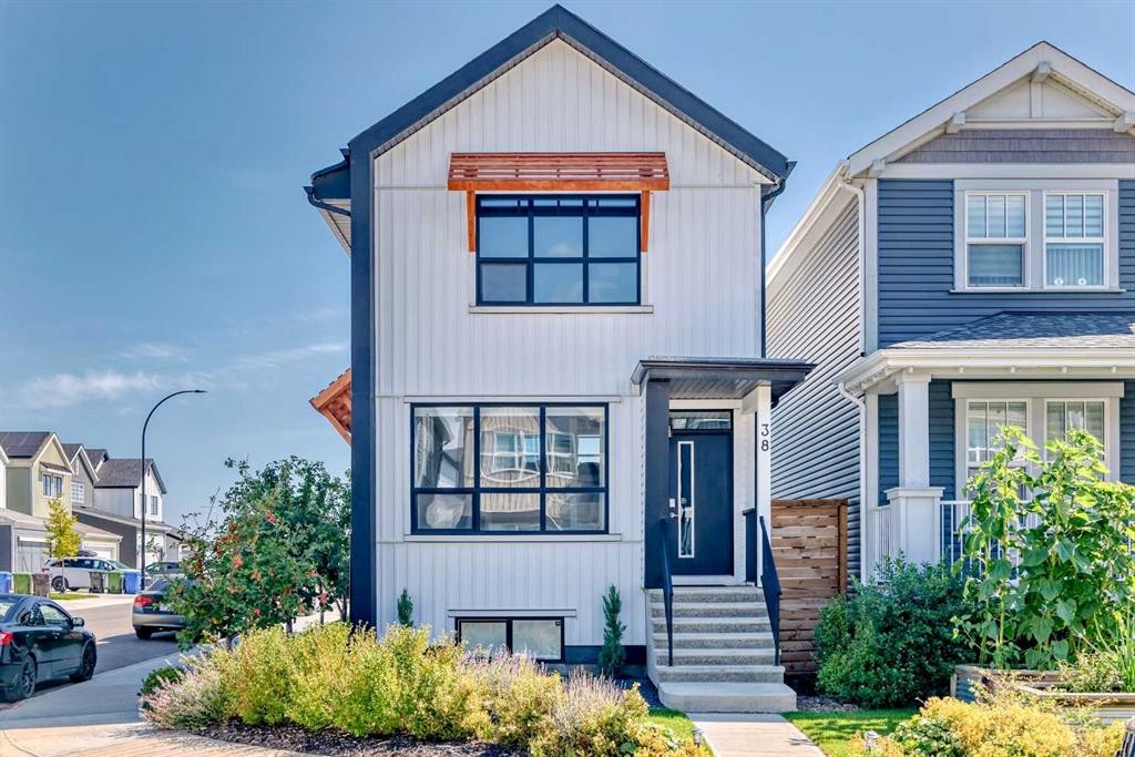 38 Lavender Road Se, Calgary, AB - Outdoor With Facade
