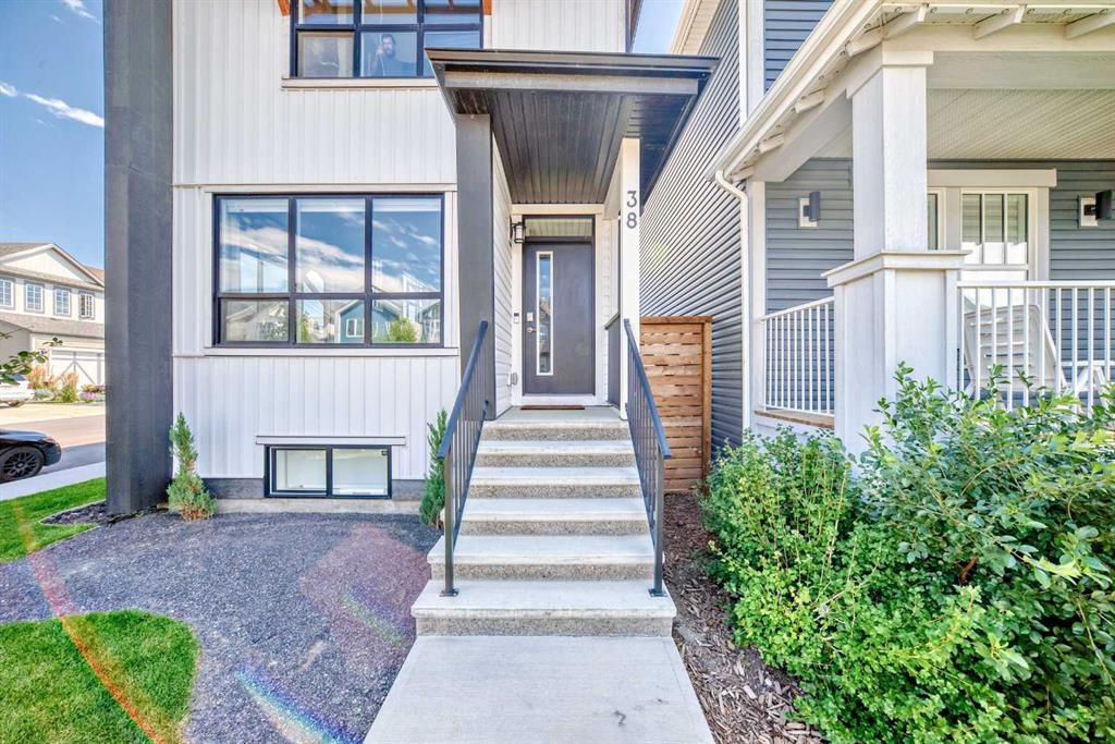 38 Lavender Road Se, Calgary, AB - Outdoor