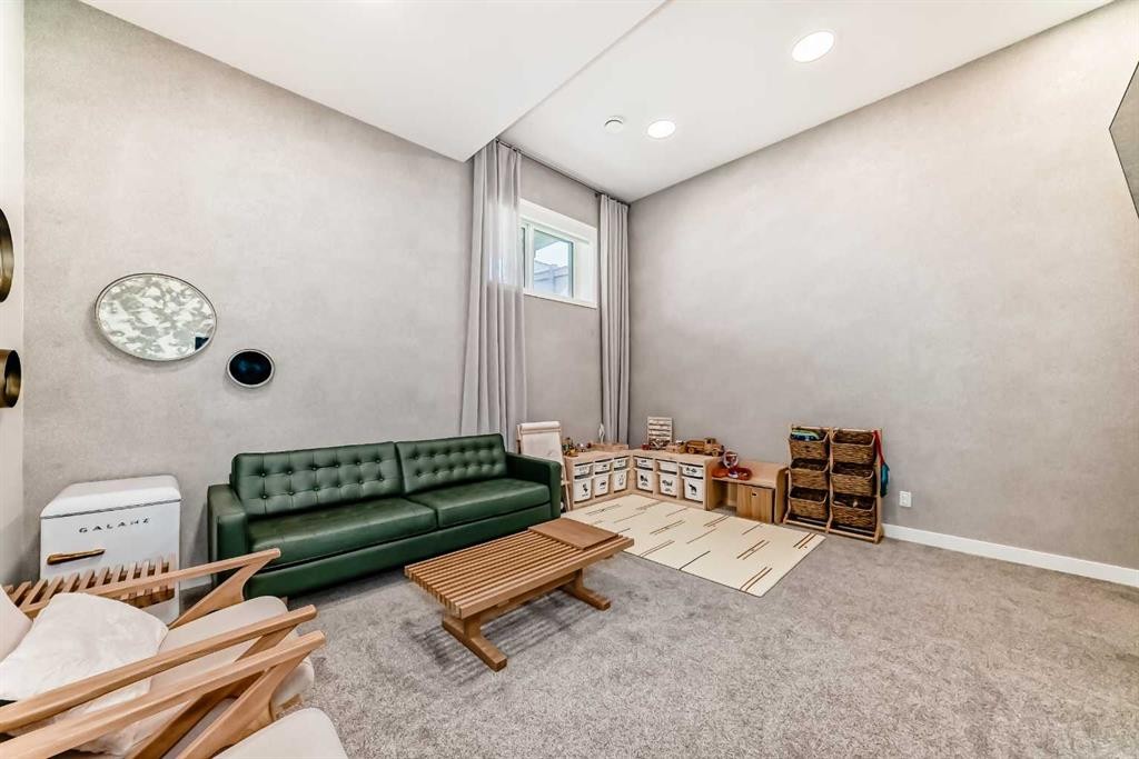 38 Lavender Road Se, Calgary, AB - Indoor Photo Showing Other Room