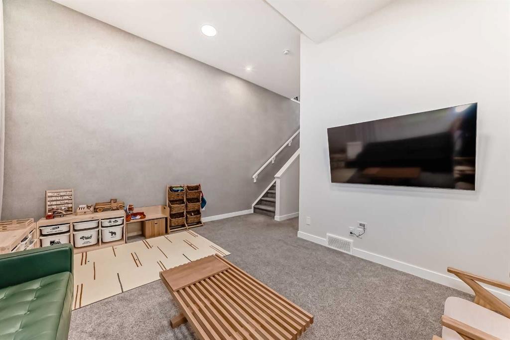 38 Lavender Road Se, Calgary, AB - Indoor