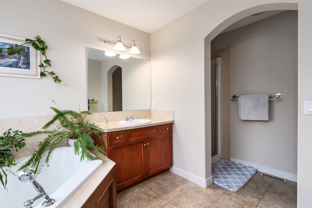 128 Seagreen Manor, Chestermere, AB - Indoor Photo Showing Bathroom