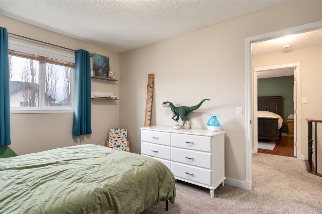 128 Seagreen Manor, Chestermere, AB - Indoor Photo Showing Bedroom