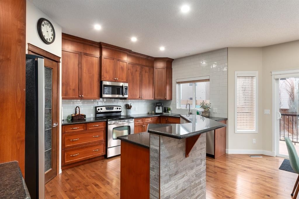 128 Seagreen Manor, Chestermere, AB - Indoor Photo Showing Kitchen With Stainless Steel Kitchen