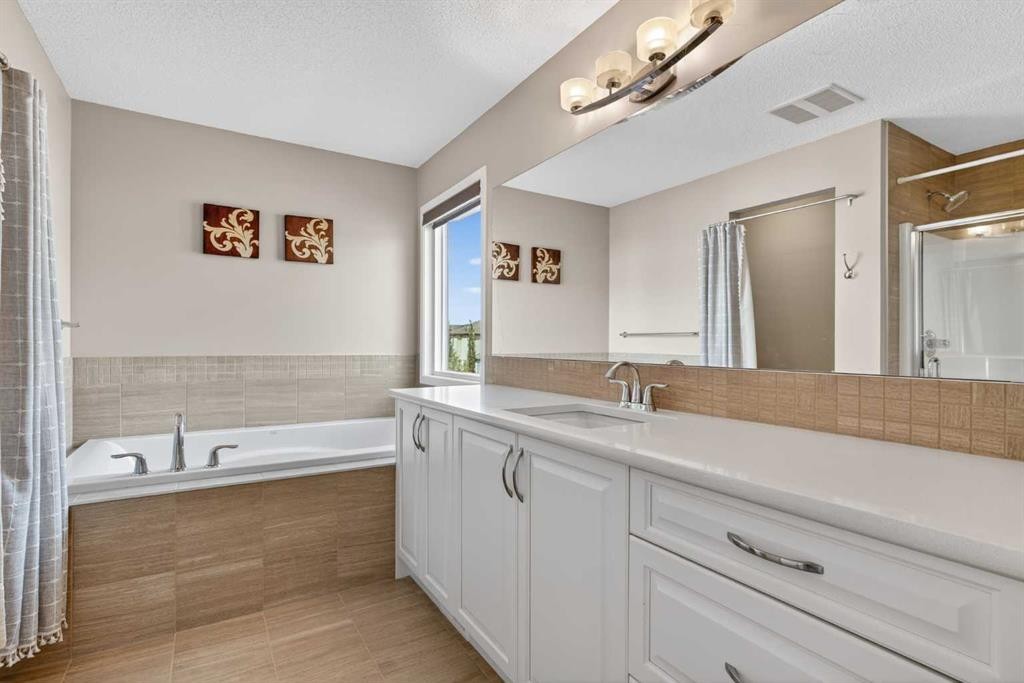 2075 Brightoncrest Common Se, Calgary, AB - Indoor Photo Showing Bathroom