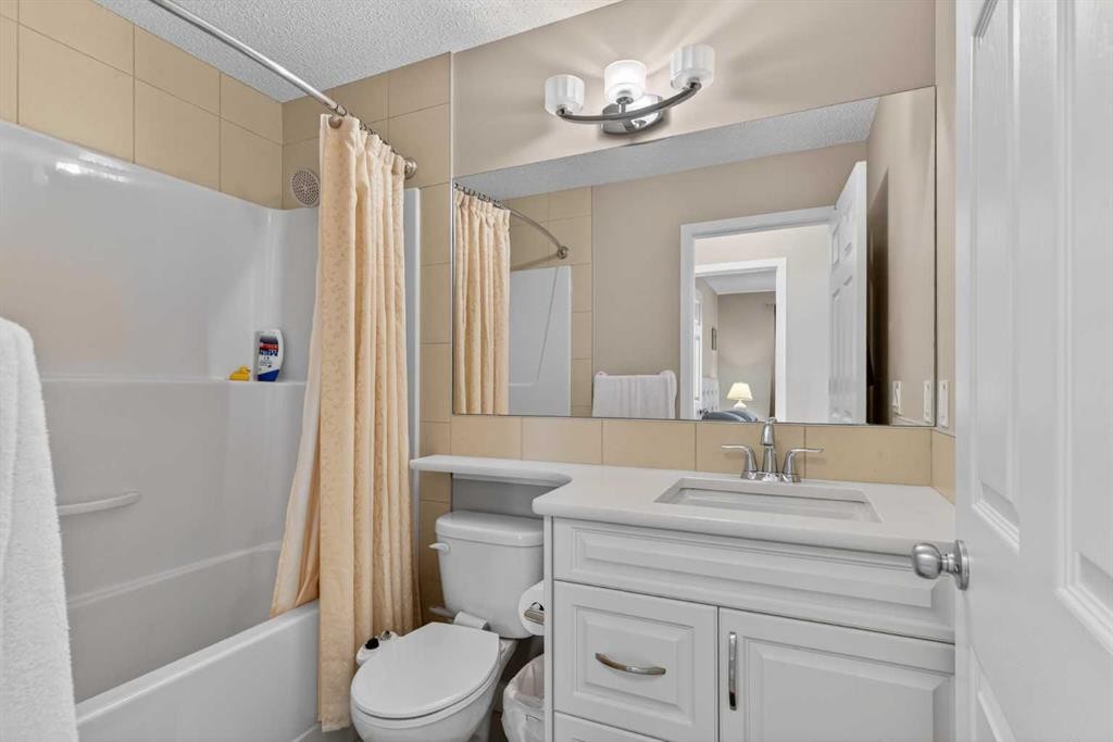 2075 Brightoncrest Common Se, Calgary, AB - Indoor Photo Showing Bathroom
