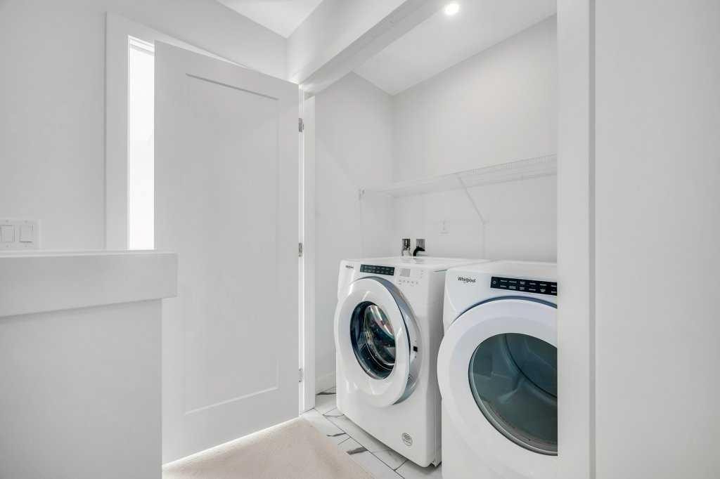 293 Dawson Way, Chestermere, AB - Indoor Photo Showing Laundry Room