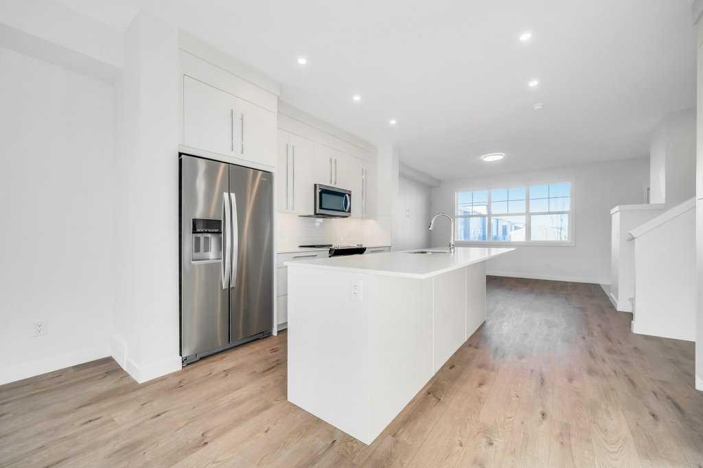 293 Dawson Way, Chestermere, AB - Indoor Photo Showing Kitchen With Upgraded Kitchen