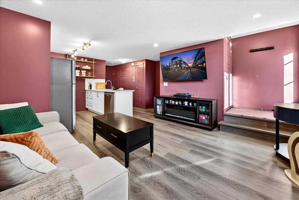 216-474 Seton Circle Se, Calgary, AB - Indoor Photo Showing Living Room