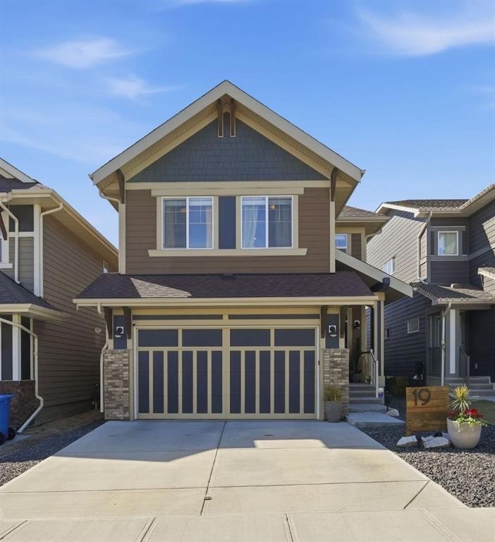 19 Masters Green Se, Calgary, AB - Outdoor With Facade