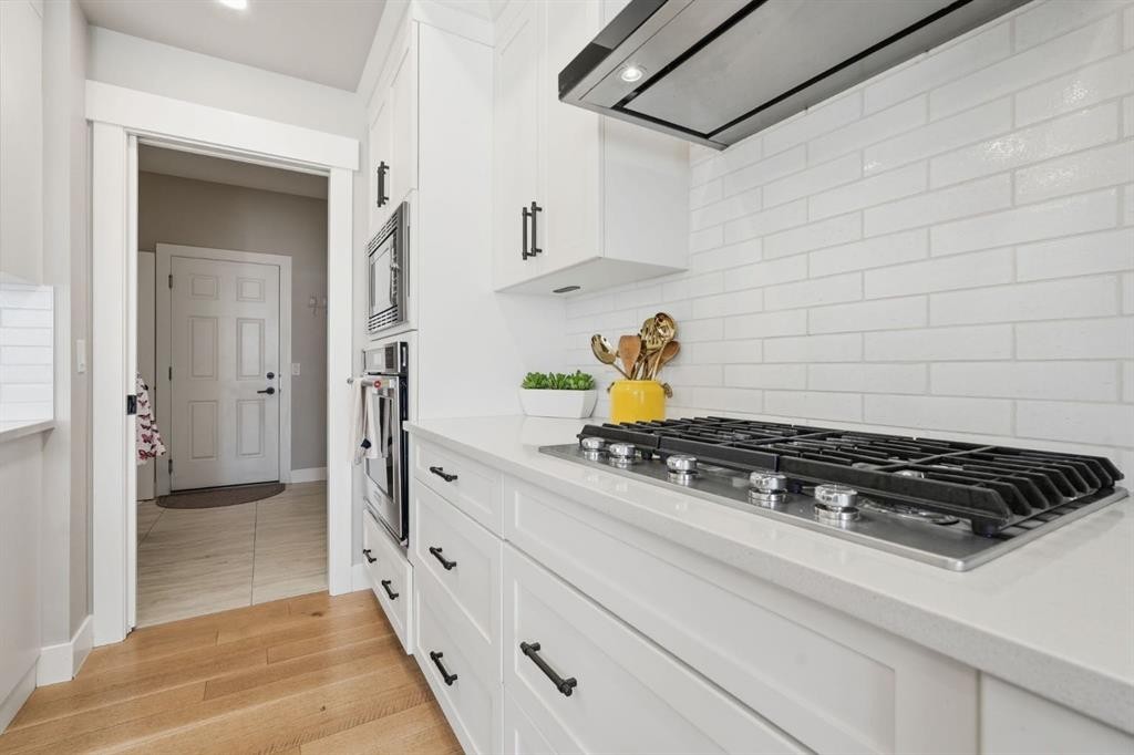 19 Masters Green Se, Calgary, AB - Indoor Photo Showing Kitchen With Upgraded Kitchen