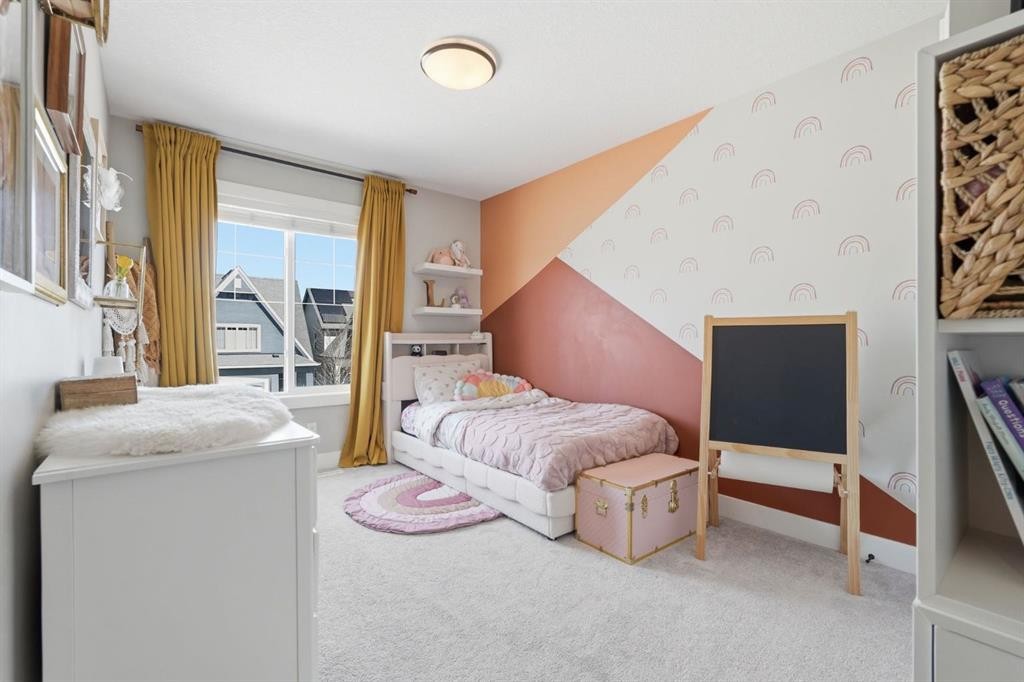 19 Masters Green Se, Calgary, AB - Indoor Photo Showing Bedroom