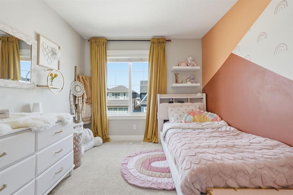 19 Masters Green Se, Calgary, AB - Indoor Photo Showing Bedroom