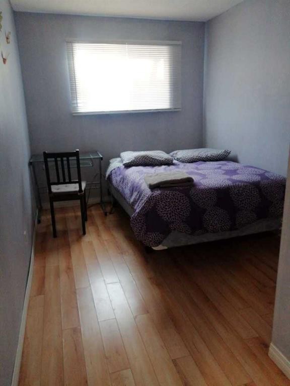 649 Pineland Road Ne, Calgary, AB - Indoor Photo Showing Bedroom