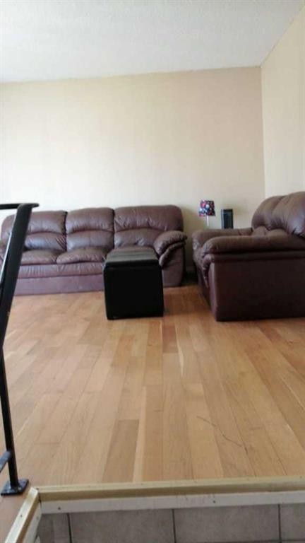 649 Pineland Road Ne, Calgary, AB - Indoor