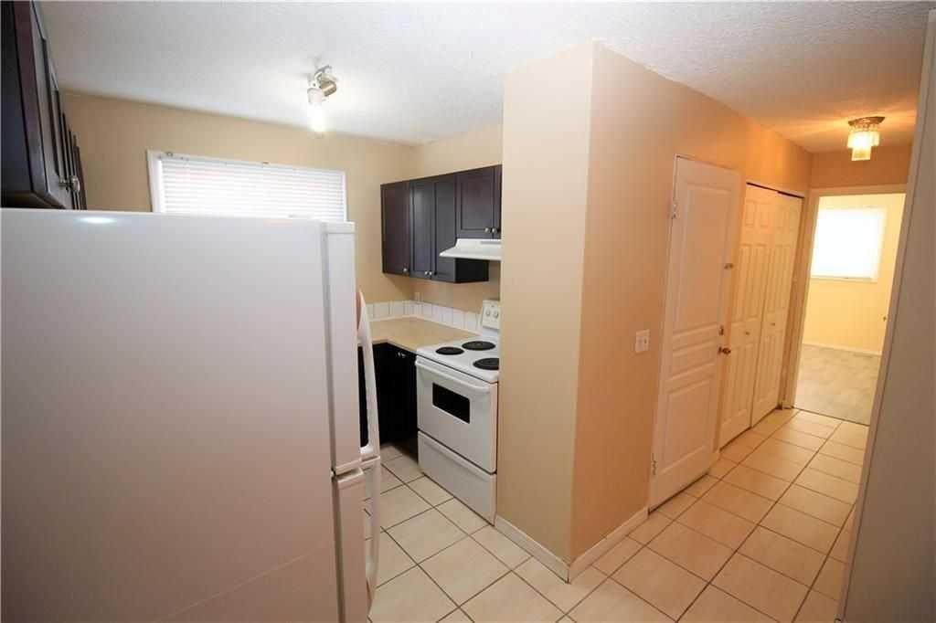 649 Pineland Road Ne, Calgary, AB - Indoor Photo Showing Kitchen